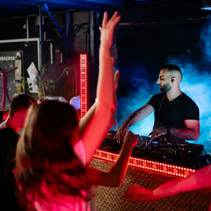 DJ